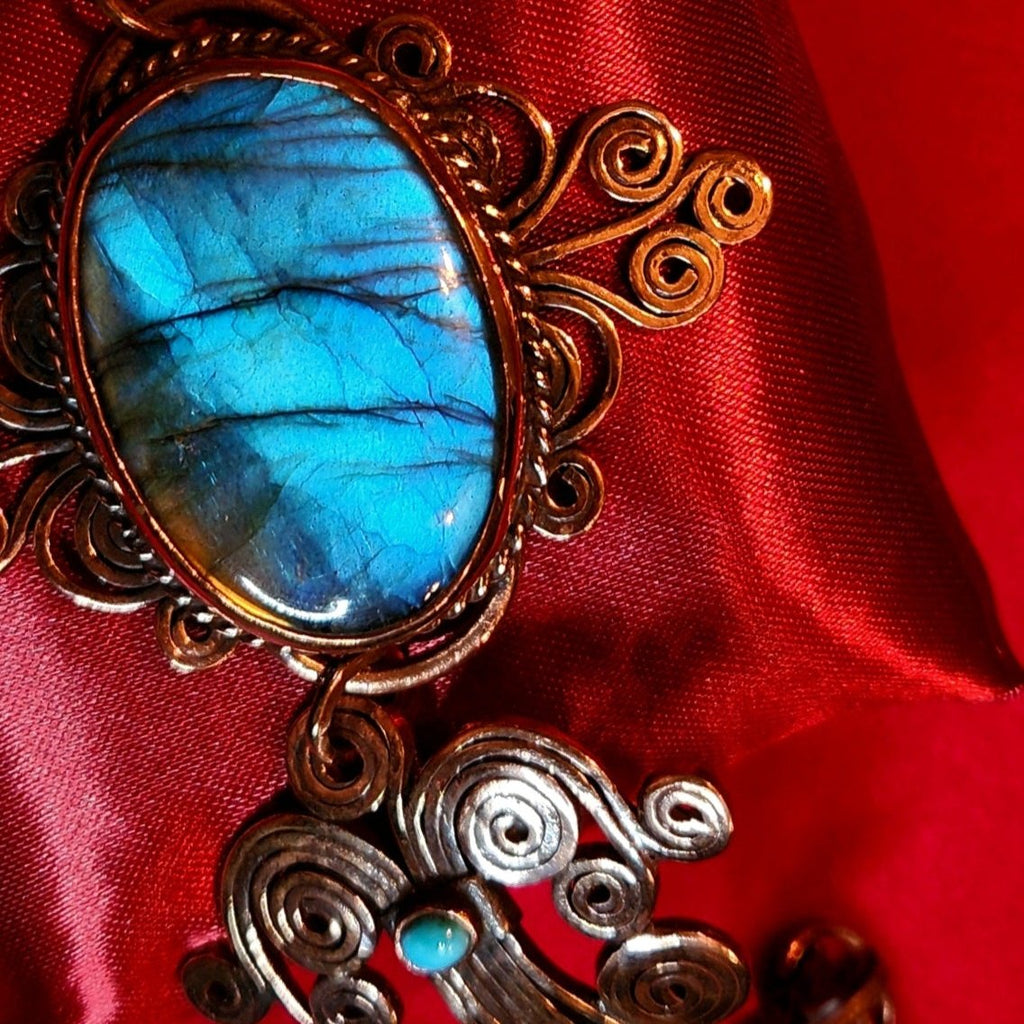 Pulseira “Naktiya Jivana” – O Segredo das Caravanas Noturnas